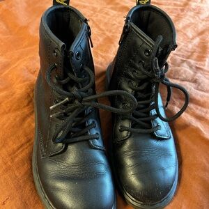 DR. MARTENS - GIRLS' LITTLE KIDS' 1460 SOFTY T LEATHER LACE-UP BOOTS